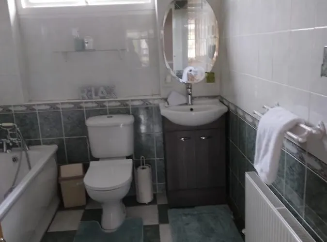 Bed & Breakfast Tess's R95k6n1 Is Unsuitable For Children Under 12 Years Old Freshford